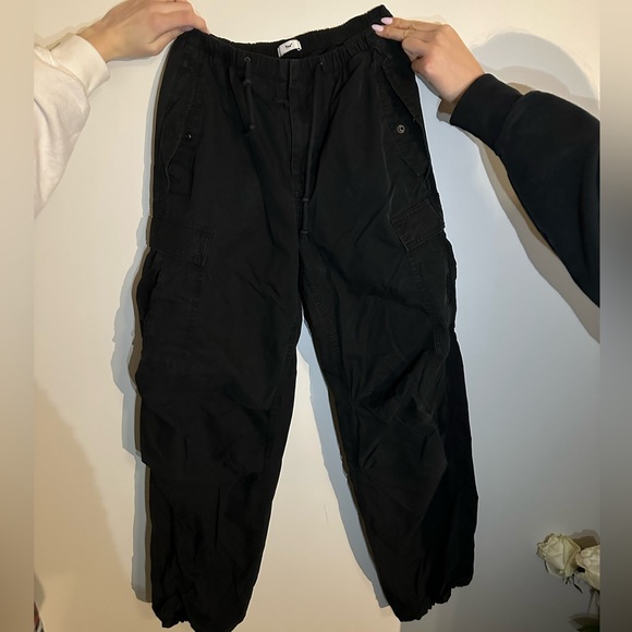 Aritzia Pants - ARITZIA- new demand cargo pants